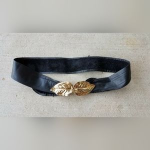 Vintage 1981 Mimi di N Black Leather Gold Metal Leaf Buckle Clasp Size 29.5"